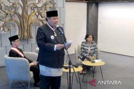 Airlangga menerima anugerah bintang jasa dari Jepang