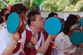 Ratusan  umat Buddha ikuti Puja Bakti doa perdamaian untuk Indonesia