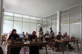 Fisipol Untan dan AJI Latih Dosen Gunakan AI untuk Riset dan Cek Fakta