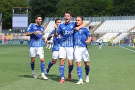 Como cetak enam kemenangan beruntun seusai tekuk Genoa skor 3-1