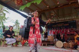 Musik tradisional Gedhogan suku Osing