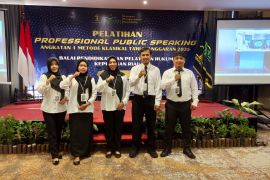 Jajaran  Kemenkum Babel ikuti pelatihan professional public speaking