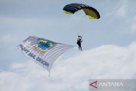 Ajang "Skydiving" tarik kunjungan wisatawan mancanegara ke Karimunjawa Jateng