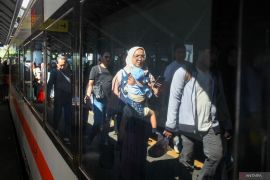 Daop 8 catat 212.734 orang gunakan KA selama libur Waisak 2025