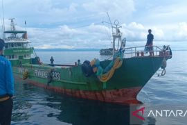 Kelompok masyarakat adat Samau mitra KKP awasi potensi perikanan Biak