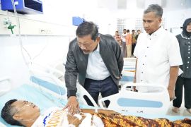 Kapal tenggelam di Pantai Malabero, medis-ambulans disiapkan bantu korban