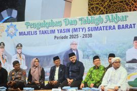 Wako Fadly Amran kukuhkan Pengurus Majelis Taklim Yasin Sumbar Periode 2025-2030
