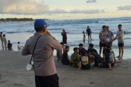 Polres Garut berpatroli pengamanan wisata saat libur panjang Waisak