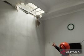 Puluhan rumah rusak akibat angin kencang