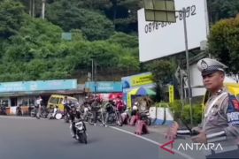 Polisi menerapkan rekayasa lalu lintas antisipasi macet Puncak-Cipanas