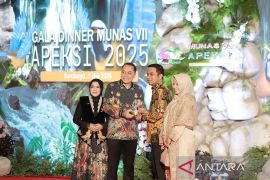 Wali Kota Solok dan istri hadiri gala dinner Munas VII APEKSI di Surabaya