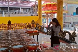 Umat Buddha Kota Jambi  rayakan Waisak dengan berbagai ornamen