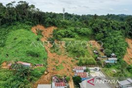 BPBD-Basarnas evakuasi korban tertimbun longsor di Samarinda