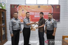 Kanwil Ditjenpas  Jambi beri remisi Hari Raya Waisak ke 10 warga binaan