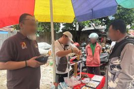 Imigrasi deportasi dua WNA ilegal yang jual beli batu giok di Kendari