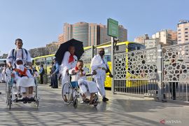 Jamaah calon haji diimbau gunakan payung saat di luar ruangan