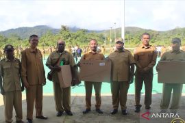 Tambrauw distribusi 238 unit starlink perkuat jaringan internet