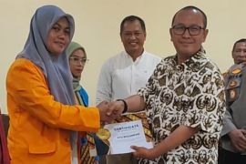 PT SCM salurkan beasiswa prestasi bagi mahasiswa di lingkar tambang