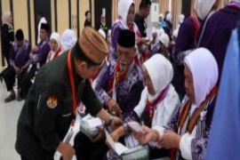 272 calon haji Sulbar berangkat menuju Madinah