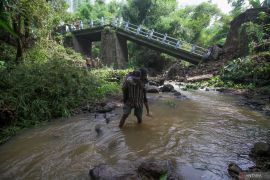 Jembatan ambrol di Pasuruan