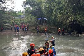 Tim SAR temukan korban meninggal terseret arus Sungai Savana Maros