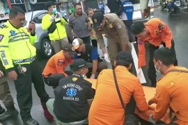 Pengendara motor meninggal usai terlibat kecelakaan di Surabaya
