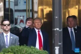 Trump dapatkan jet mewah dari Qatar, Demokrat: Bahaya bagi AS