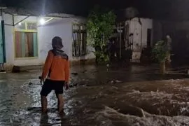 Ratusan rumah di Pasuruan masih terendam banjir