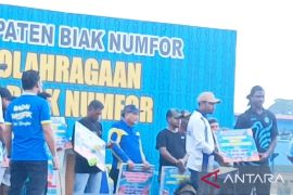Dispora Biak Numfor salurkan bantuan sarana olahraga untuk orang asli Papua
