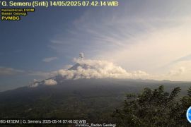 Gunung Semeru erupsi lagi dengan tinggi letusan 1.000 meter