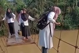 Pemkab Merangin sebut jembatan gantungdi Limbur dalam perbaikan