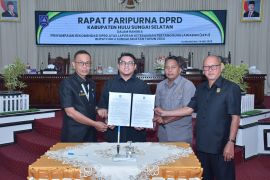 DPRD HSS paripurnakan penyampaian rekomendasi LKPj 2024