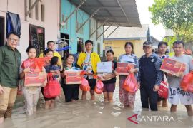 Pemprov Kaltim  salurkan bantuan untuk warga terdampak banjir Samarinda