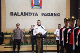Wako Fadly Amran lepas anggota Paskibraka Kota Padang ikuti seleksi tingkat Provinsi