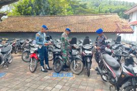 Lanal Banten amankan dua truk pengangkut sepeda motor tanpa dokumen