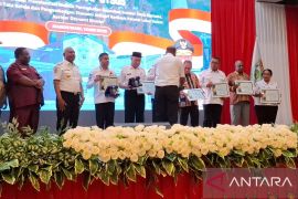 Tiga kabupaten di Papua Barat raih penghargaan penurunan stunting