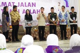 Wapres sapa jamaah calon haji Kloter  12 Embarkasi Medan