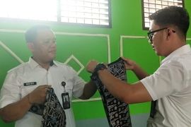 Warga binaan  Lapas Kelas IIA Jambi terima premi hasil penjualan produk