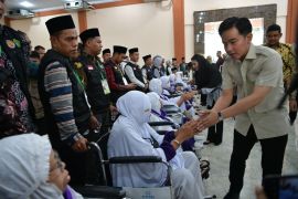 Wapres minta petugas haji prioritaskan layanan jemaah lanjut usia