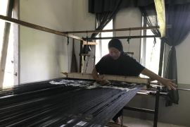 Tenun songket tiga motif Singkawang menembus pasar internasional