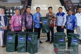 Banjarmasin terima bantuan wadah untuk tangani sampah organik