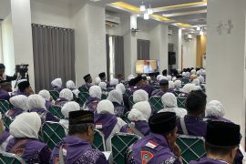 Gubernur Maluku secara resmi melepaskan keberangkatan 1.085 calon haji