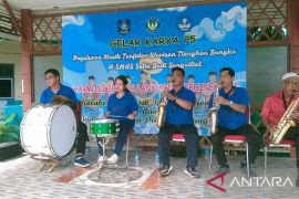 SMA Setia Budi Bangka melestarikan musik Tanjidor Tionghoa