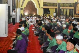 Wabup Sarolangun lepas kloter BTH 16, semoga menjadi haji mabrur