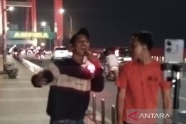 Satpol PP tegaskan tidak ada larangan live streaming di kawasan Jembatan Ampera