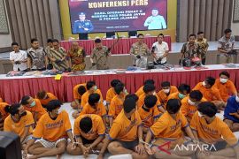 Dua pekan Operasi Pekat Semeru, Polda Jatim ungkap 1.863 kasus premanisme