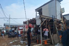 Puluhan rumah warga Pluit dibongkar untuk tanggul mitigasi rob