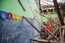 Bangunan kelas SD ambruk di Lumajang