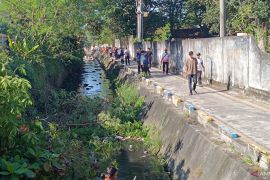 Program Jumat Bersih Belitung sasar aliran sungai Siburik