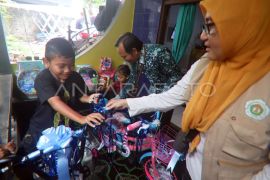 Kemensos salurkan bantuan program Atensi di Bogor